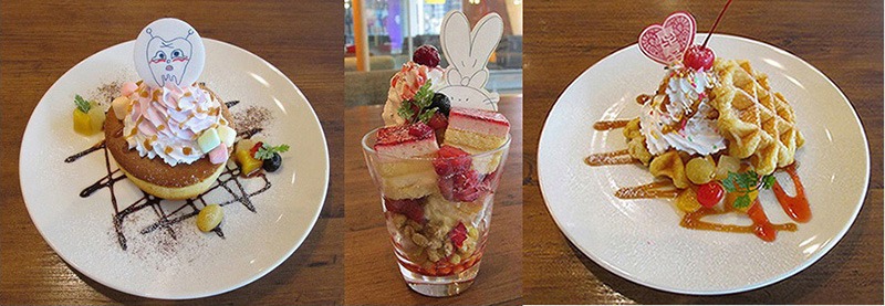 コラボスイーツ見本。左からハイタテキになっちゃうよー▽パンケーキ（▽はハートマークが正式表記）、みれりーなパフェ、中山莉子のザワッフル。