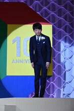 「恋」が流れる中、お辞儀をする星野源。