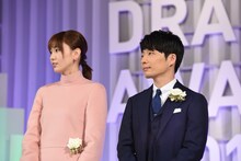 左から新垣結衣、星野源。