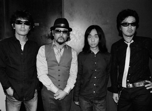 HEATWAVE。左端が渡辺圭一（B）。