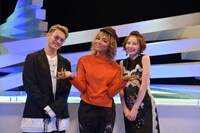 左から今市隆二、Crystal Kay、ベッキー。