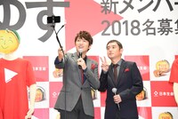 Instagram用に自撮りをするゆず。