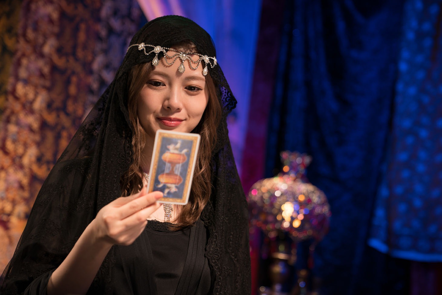 Web CM「占い篇」より。