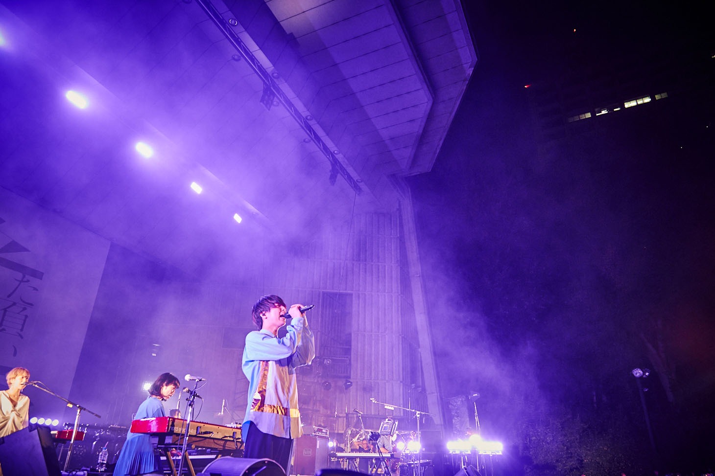 ゲスの極み乙女。「丸三角ゲス」東京・日比谷野外大音楽堂公演の様子。（撮影：井手康郎）