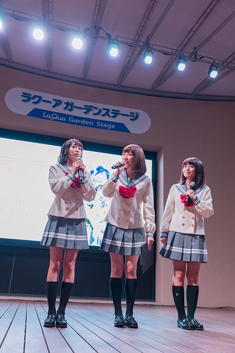 左から斉藤朱夏、伊波杏樹、逢田梨香子。（撮影：江藤はんな）