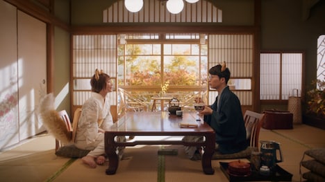 日清「日清のどん兵衛」の新CM「耳は正直篇」より。