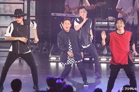 三浦大知と岡村隆史が共演した「DAICHI MIURA BEST HIT TOUR 2017」埼玉・大宮ソニックシティ 大ホールの様子。
