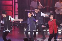 三浦大知と岡村隆史が共演した「DAICHI MIURA BEST HIT TOUR 2017」埼玉・大宮ソニックシティ 大ホールの様子。