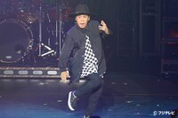 三浦大知のライブで踊る岡村隆史。
