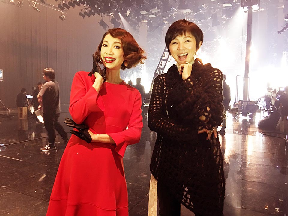 左から野宮真貴、渡辺満里奈。