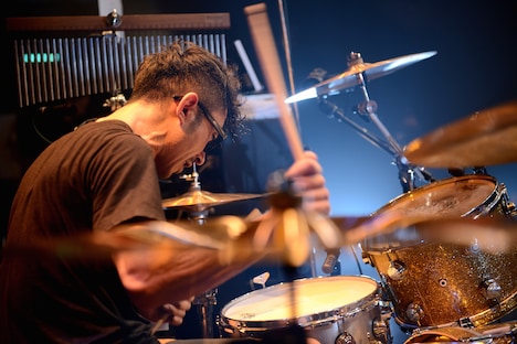 恒岡章（Dr / Hi-STANDARD）（撮影：半田安政[Showcase]）