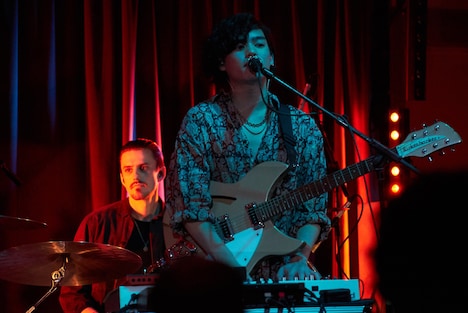 Yuto Uchino（Vo, G, Syn / The fin.）（Photo by Yoshiaki Miura）