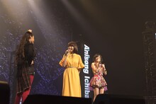 左から京香、木戸衣吹、Machico。