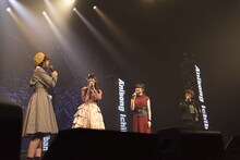 左から大橋彩香、山崎エリイ、田所あずさ、大木貢祐。