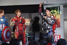 ムジョルニアを回すユースケ（右）。