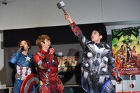 ムジョルニアで飛行中のユースケ（右）。