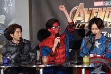 「マーベル大好き！」と手を挙げるリョウガ（中央）。