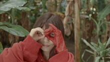 AKB48「11月のアンクレット」ミュージックビデオのワンシーン。