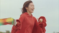 AKB48「11月のアンクレット」ミュージックビデオのワンシーン。