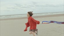 AKB48「11月のアンクレット」ミュージックビデオのワンシーン。