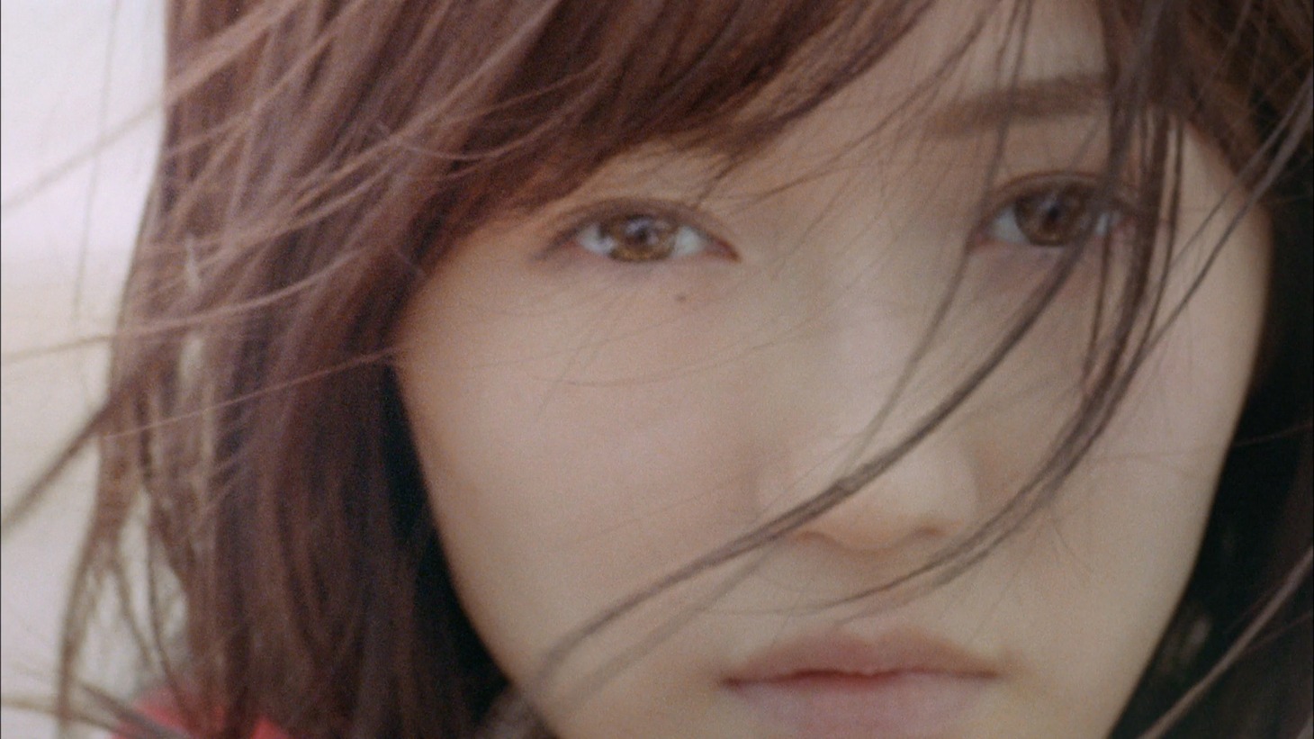 AKB48「11月のアンクレット」ミュージックビデオのワンシーン。