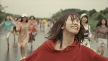 AKB48「11月のアンクレット」ミュージックビデオのワンシーン。