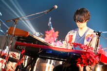 あんにゅ（Vo, G）（撮影：新倉映見）