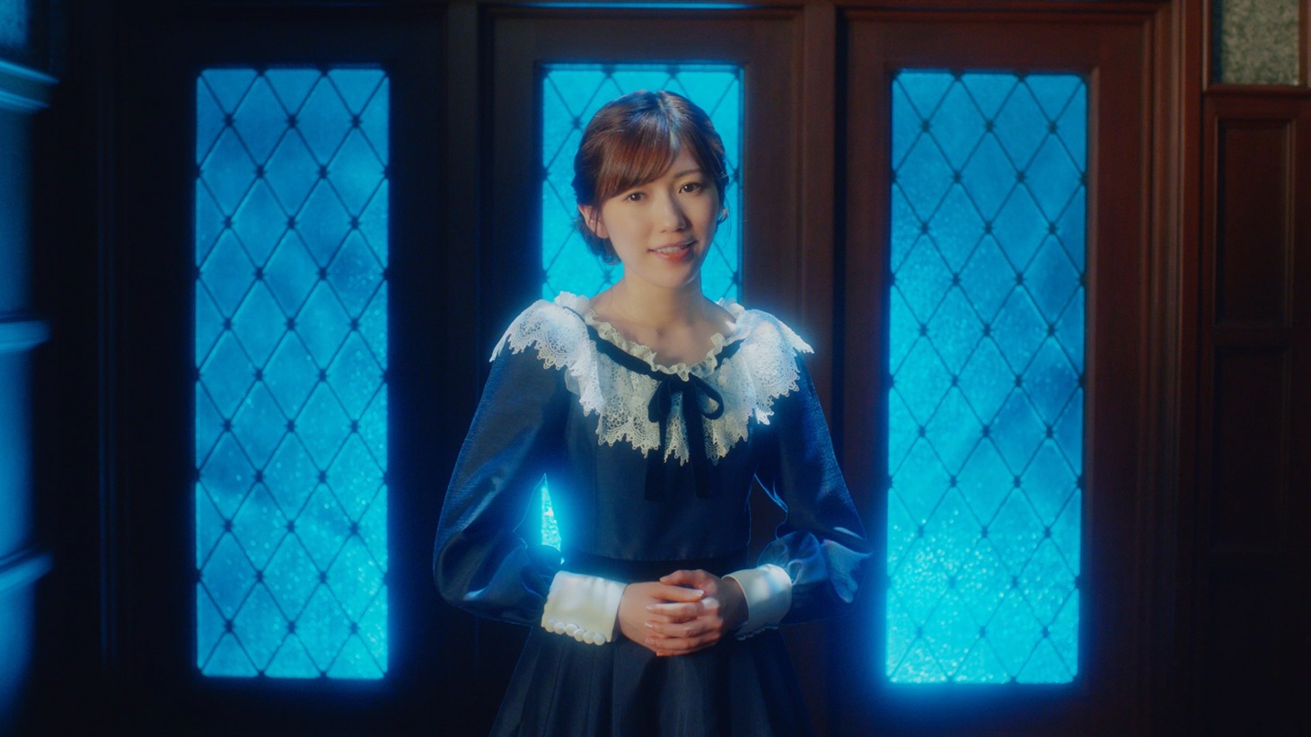 AKB48「サヨナラで終わるわけじゃない」ミュージックビデオのワンシーン。