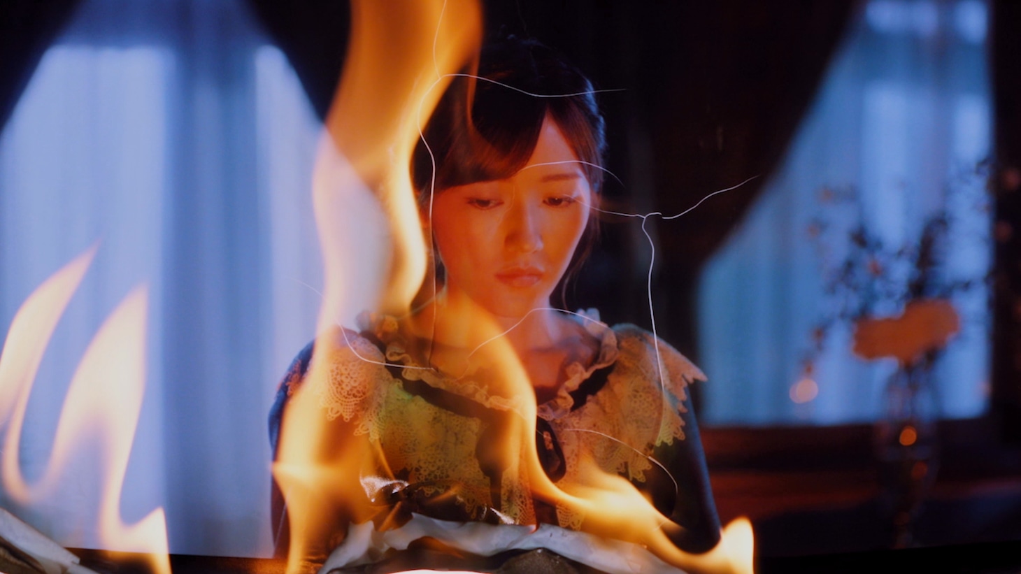 AKB48「サヨナラで終わるわけじゃない」ミュージックビデオのワンシーン。