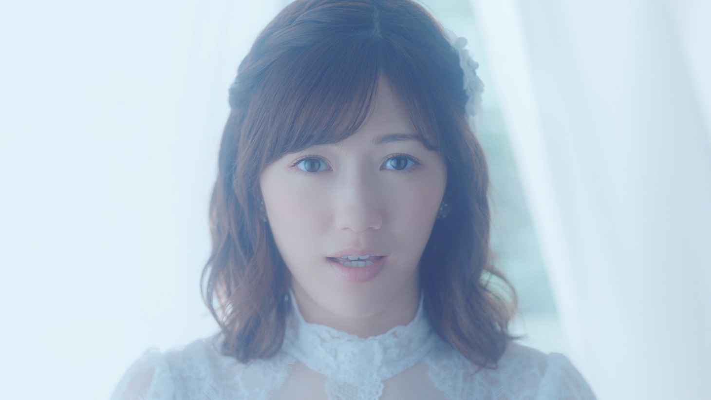 AKB48「サヨナラで終わるわけじゃない」ミュージックビデオのワンシーン。
