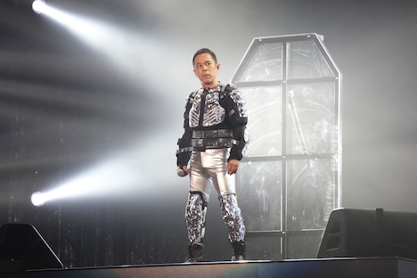 凛々しい表情でステージに現れた岡村隆史。（写真提供：ニッポン放送）