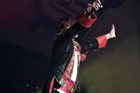 となりの坂田。（撮影：小松陽祐［ODD JOB］、岡本麻衣）