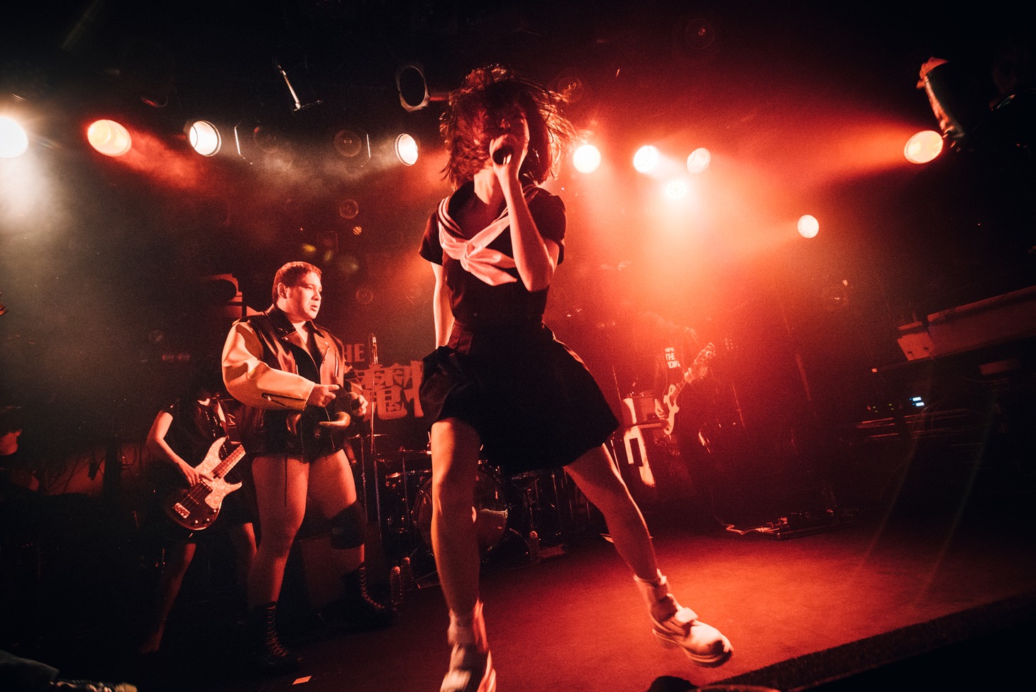 THE 夏の魔物「クアトロの魔物」公演の様子。（撮影：タイコウクニヨシ）