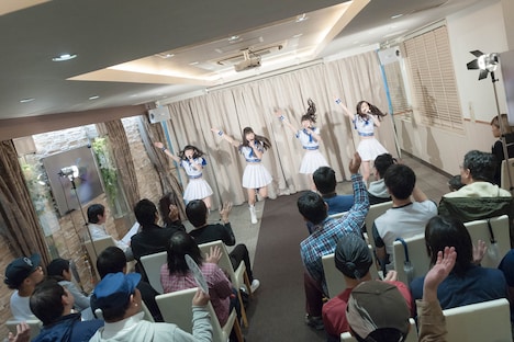 「東京都23区制覇ライブ達成式」の様子。（Photo by Jumpei Yamada）