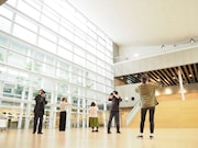 「Boombox TRIP in YCAM」VR体験スタート地点のホワイエ。