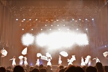 爆破演出でファンを驚かせたアイドルネッサンス。