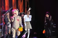HALLOWEEN JUNKY ORCHESTRAパフォーマンス中の様子。