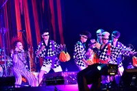 HALLOWEEN JUNKY ORCHESTRAパフォーマンス中の様子。