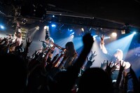 本日10月31日に行われた「みんなごとTOUR 2017～2018」東京・shibuya eggman公演の様子。