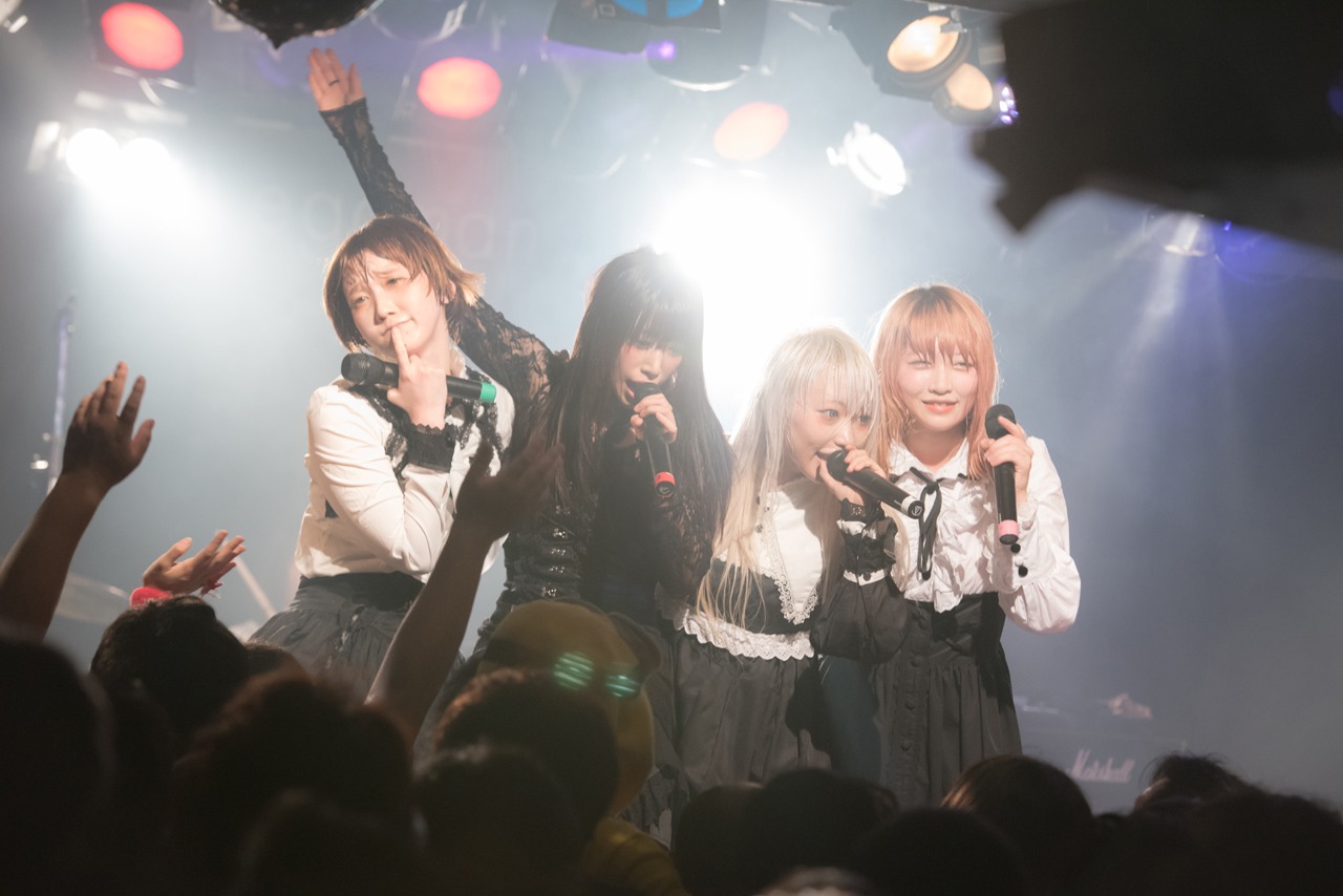 本日10月31日に行われた「みんなごとTOUR 2017～2018」東京・shibuya eggman公演の様子。