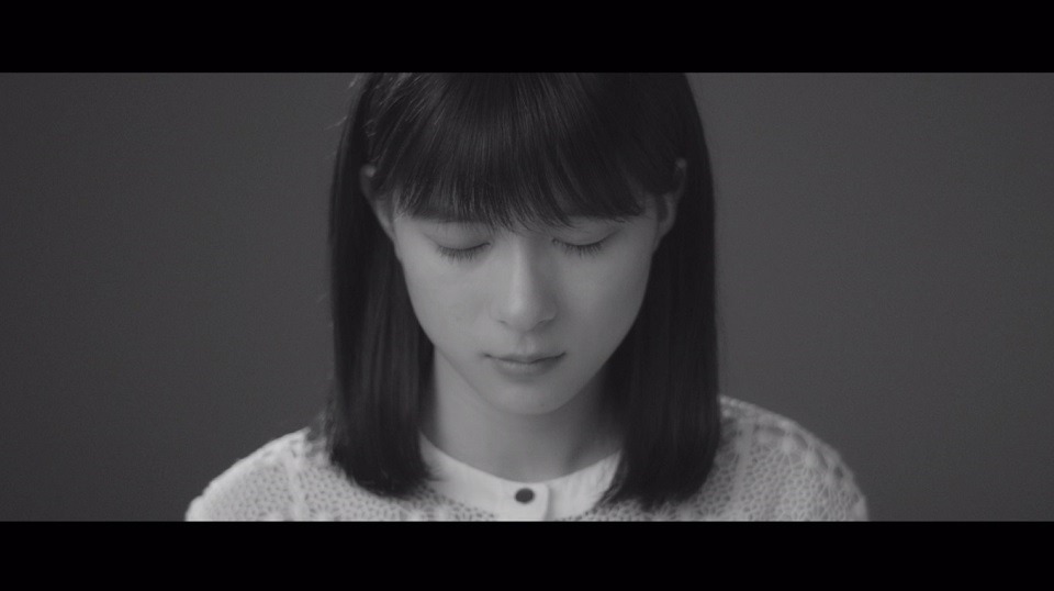 Little Glee Monster「ヒカルカケラ」ミュージックビデオのワンシーン。