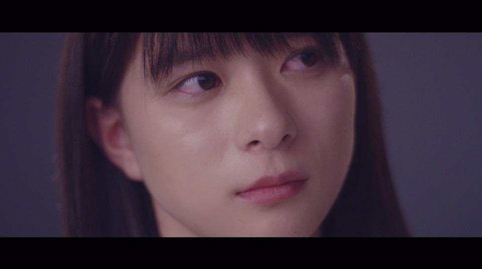 Little Glee Monster「ヒカルカケラ」ミュージックビデオのワンシーン。