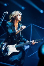 SUGIZO（G, Violin / LUNA SEA）（撮影：山内洋枝、田辺佳子）