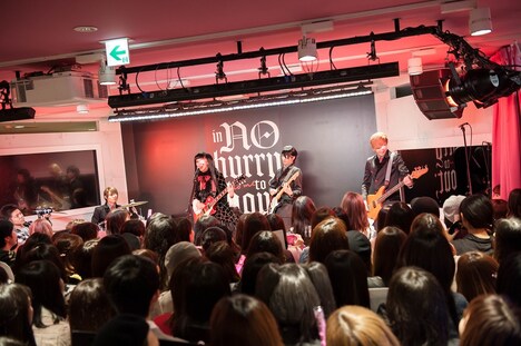 「in NO hurry to shout; ハロウィン・イベント」の様子。