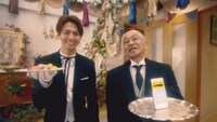 「タウンワーク」新テレビCM「彼氏が執事に」編のワンシーン。