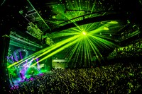 Crossfaith「10th ANNIVERSARY TOUR ONE MAN SHOWS - FAITH LASTS FOREVER -」初日公演の様子。（Photo by cazrowAoki）