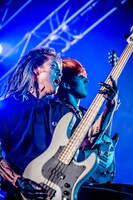 左からHiro（B）、Kazuki（G）。（Photo by cazrowAoki）