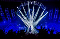 Crossfaith「10th ANNIVERSARY TOUR ONE MAN SHOWS - FAITH LASTS FOREVER -」初日公演の様子。（Photo by cazrowAoki）