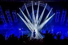 Crossfaith「10th ANNIVERSARY TOUR ONE MAN SHOWS - FAITH LASTS FOREVER -」初日公演の様子。（Photo by cazrowAoki）