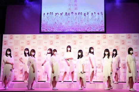 「『三次元マスク×欅坂46』新CM記者発表会」に登場した欅坂46メンバー。